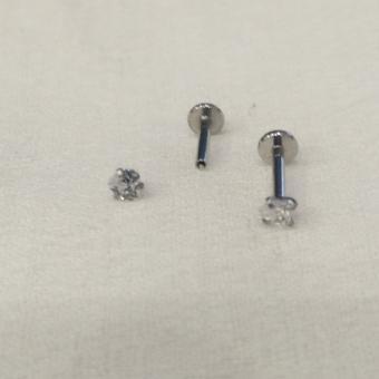 Лабретты 1.2*8*3 мм для пирсинга с кристаллом «сердечко» из хирургической стали 316L внутренняя резьба