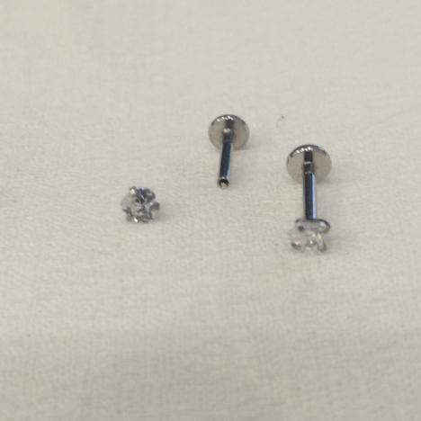 Лабретты 1.2*8*3 мм для пирсинга с кристаллом «сердечко» из хирургической стали 316L внутренняя резьба