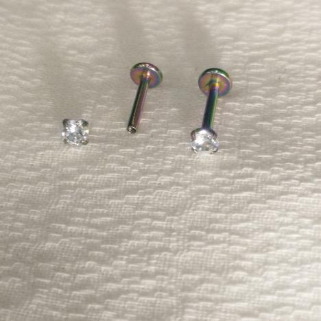 Лабретты для пирсинга со кристаллом 1.2*6-8-10*3 мм из хирургической стали 316L rainbow внутренняя резьба