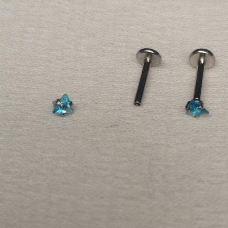 Лабретты 1.2*6-8-10*3 мм для пирсинга с треугольным голубым кристаллом из хир. стали 316L внутренняя резьба