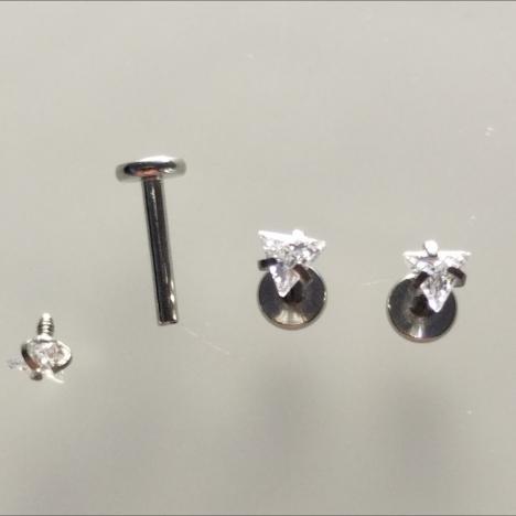 Лабретты 1.2*8*3 мм для пирсинга с треугольным кристаллом из хирургической стали 316L внутренняя резьба