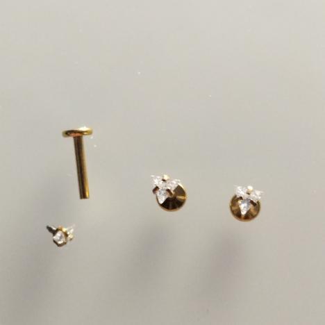 Лабретты 1.2*8*3 мм для пирсинга с треугольным розовым кристаллом из хирургической стали 316L внутренняя резьба gold